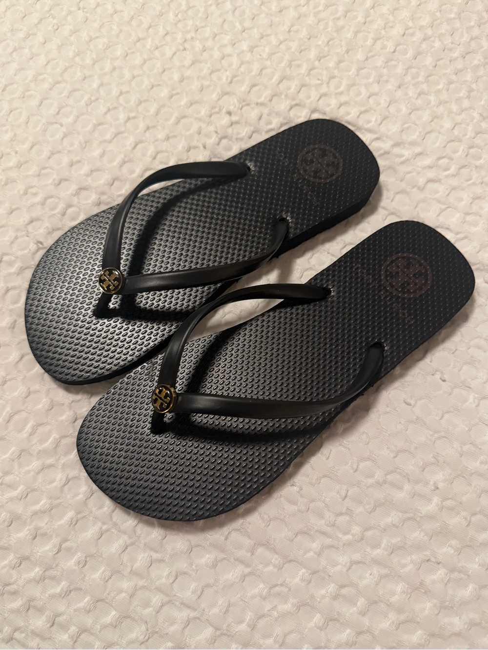 NWOB TORY BURCH MONOGRAM FLIP FLOPS Rubber Thong Sandals Black Size 6